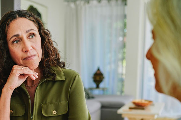 An older woman and her daughter talking together at home after a dementia diagnosis.